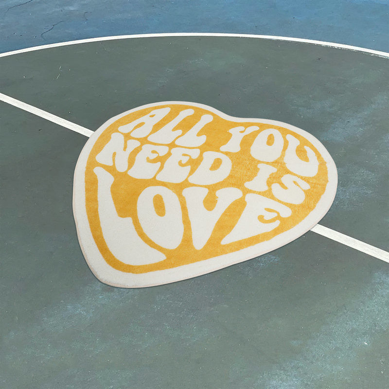 Tappeto a forma di cuore | all you need is love